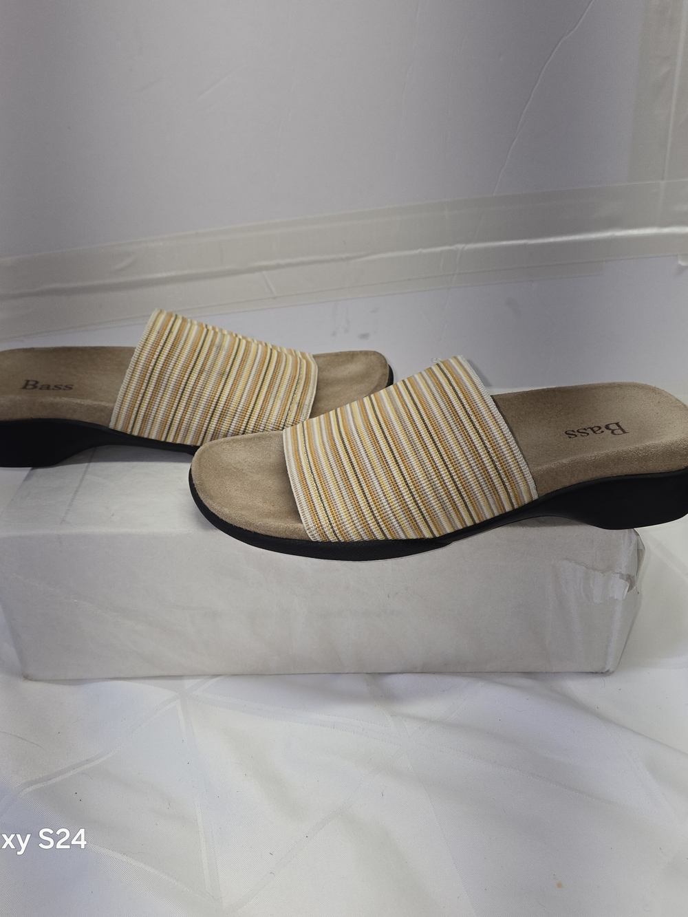 Bass Women’s Yellow Stripe Slide Sandals Size 5.5